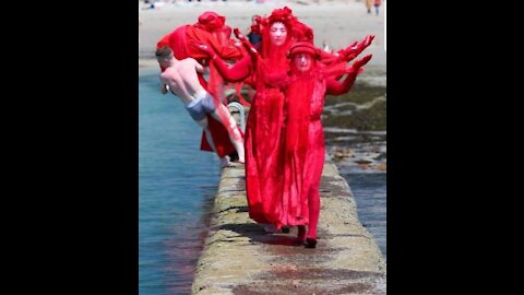 Satanic ritual looking extinction rebellion tackled by beachgoer 🤣🤣