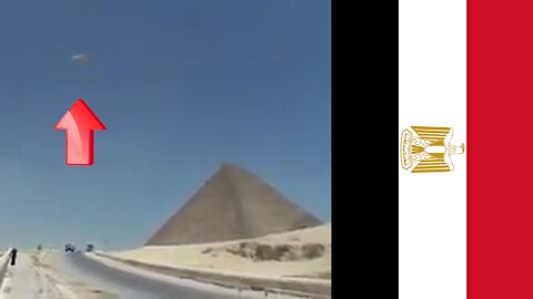Disc-shaped UFO sighted over the Pyramids in Egypt [Space]