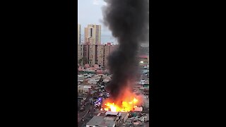 Massive fire breaks out in Iquique, Chile