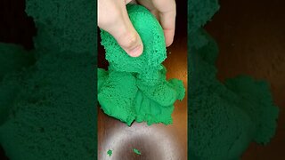 Kinetic Sand is so satisfying #kineticsand #satisfying #satisfaction #asmr