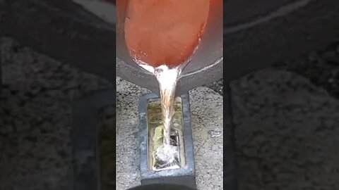 Pouring Molten Aluminum Short #shorts #shortsfeed #aluminum