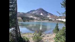 Central Oregon - Three Sisters Wilderness - Walking around Camp Lake