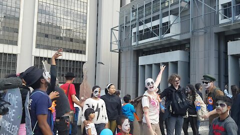 SOUTH AFRICA - Cape Town - Guerilla Zombie March by Reclaim the City and the Yes Men (Video) (4u5)