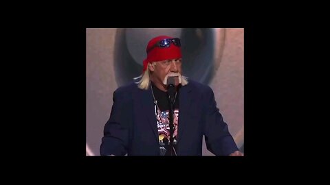 Hulk Hogan en escenario RNC "TRUMPAMANIA"