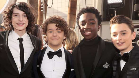 Stranger Things Cast UNITES Amid Finn Wolfhard Departure Rumors | 2018 Golden Globes