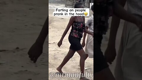 Farting on people prank in the hood😂😂😂 #pranks #publicpranks #fartprank #shorts