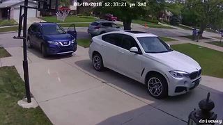 VIDEO: Dearborn Heights mom leaves car door open, suspects steal vehicle in seconds