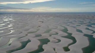 Brasilian Lençóis Maranhenses -kansallispuiston henkeäsalpaava kauneus drone-videolla