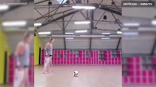 Não são precisos pés para o futebol freestyle!