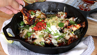 Mouthwatering chicken wing nachos