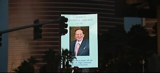 Sheldon Adelson tibutes on Las Vegas Strip