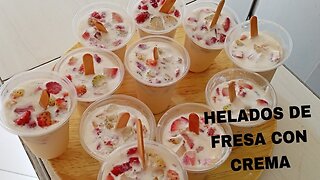 Helados de fresa con crema /delicioso/Strawberry ice cream with cream / delicious