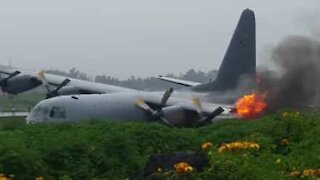 Un avion s'enflamme à l'atterrissage!