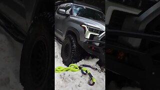 Jeep Rescues Tundra from soupy summer snow Oregon BDR #toyotatundra #offroad #jeepgladiator