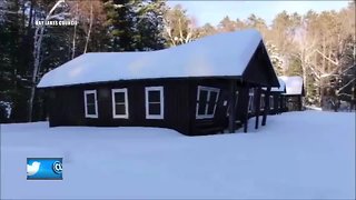 Roof collapses under heavy snow