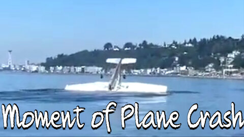 Moment A plane has crashed into the ocean.