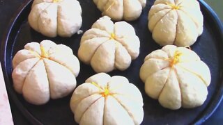 Soft & Fluffy Pumpkin Dinner Roll Recipe 🥰