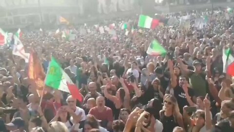ITALY: 1,000s Celebrate Pending Resignation from WEF Puppet Prime Minister Mario Draghi!