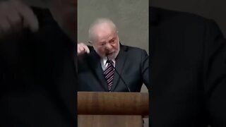 LULA CHORA E AGRADECE A DEUS AO LEMBRAR DAS INJUSTIÇAS E PERSEGUIÇÃO QUE SOFREU!