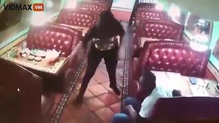 Nasty Couple Steals Waitress' Tip At Restaurant