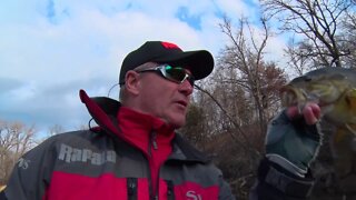 MidWest Outdoors TV Show #1580 - Minnesota Fall Rapala Bass Action