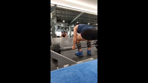 Barbell Deadlift (200kg/441lb)