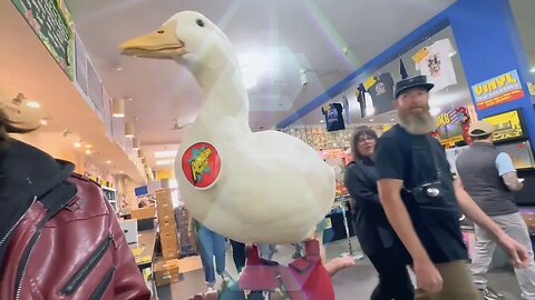 I took my duck to the Record Store 🎶🦆