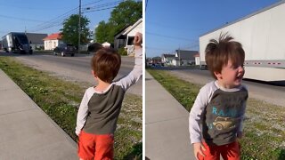 Kids Get Passing Trucker To Honk His Horn