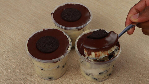 Delicious oreo cookie dessert in a jar! super creamy