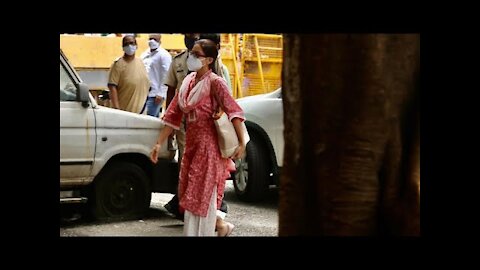 Sara Ali Khan Leaves Home To Appear Before NCB | SpotboyE