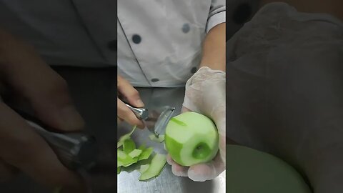 Peeling Green Apple #shortsviral #satisfayingsounds #peeling #greenapple