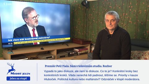 Premiér Petr Fiala. Sám v televizním studiu. Rozbor