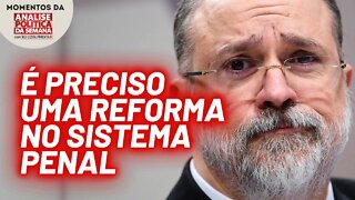 O agravamento da pena por crimes cometidos por motivos políticos | Momentos