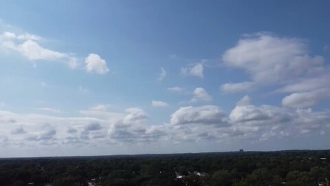DJI Mini SE Cloud Watching in New York Windy 26mph gusts