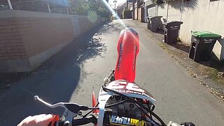 RIDING my DIRT BIKE in the CITY (MOTO VLOG)