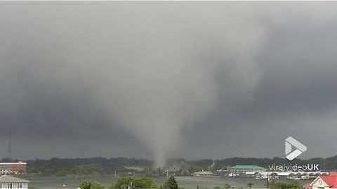 Tornado rips through Fort Walton || Viral Video UK