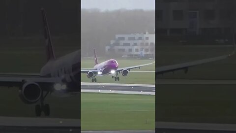 💨 Wind pushes Airbus on landing