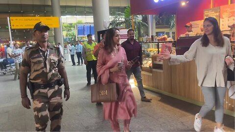 The Legendary actress Dream Girl Hema Malini Arrived Back To Mumbai 📸✈️