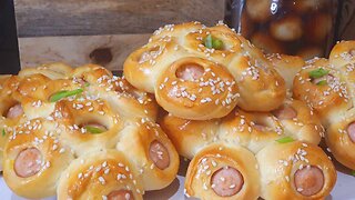 Wrap Your Hot Dog In Some Delicious Yeast Dough And Make These Amazing Buns!