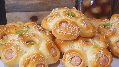 Wrap Your Hot Dog In Some Delicious Yeast Dough And Make These Amazing Buns!