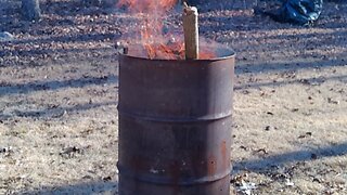 Burning yard waste in a barrel - Episode 12 (01/01/2024)