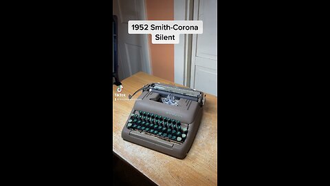 1952 Smith-Corona vintage portable typewriter function test