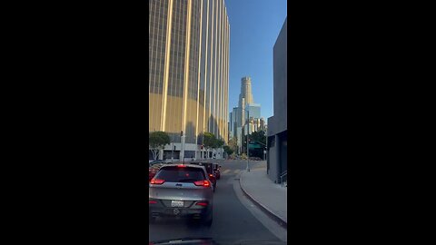 Manejando por el Downtown de Los Ángeles