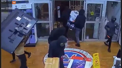Massive Mob Of Youths Break Into P.C. Richard And Loot It Dry In Philly