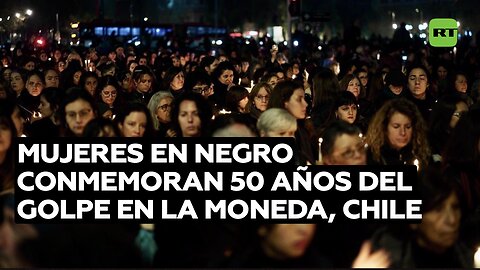 Mujeres en negro conmemoran 50 años del golpe en La Moneda, Chile.
