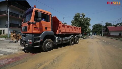 Poplava na ulicama zbog puknuća vodovodne cijevi u Zaprešiću