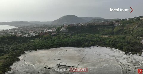 Seismic crisis in Campi Flegrei, the drone flying over the Solfatara just before the new swarm