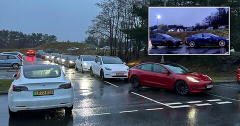 Electric car chaos has begun. Huge lines at services already