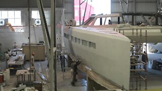 SOUTH AFRICA - Cape Town - Boat building (Video) (Der)
