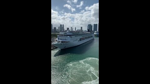Sailing away from Miami
